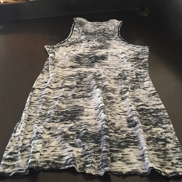 Monarchy Tank - Picture 2 of 2